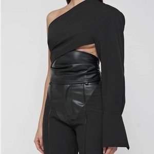 Maniere De Voir Black One Sleeve Wrap Top